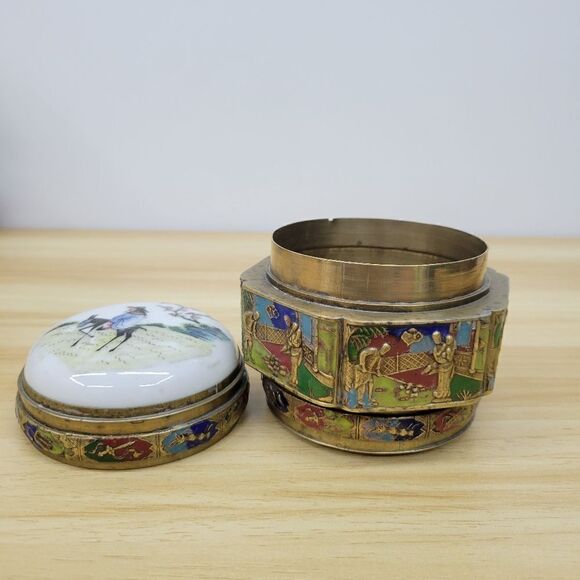Vintage Chinese Brass Handpainted Snuff or Tea Cloisonne Figural Art Trinket Box - Picture 6 of 16